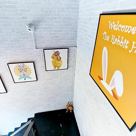 The Rabbit'S Hole Hostel Bangkok Esterno foto