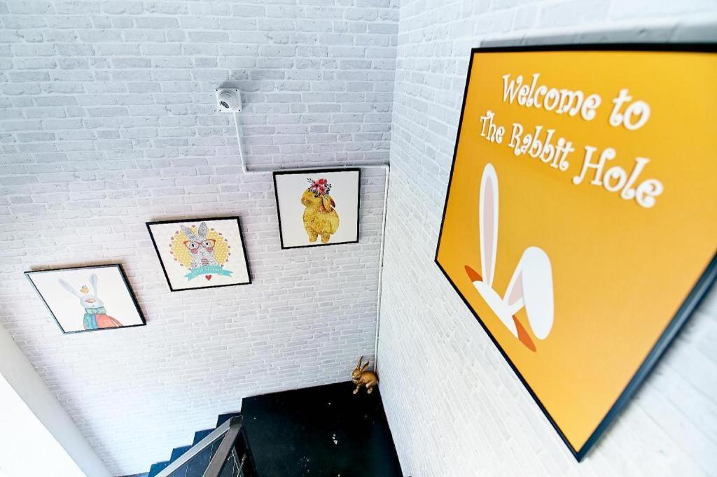 The Rabbit'S Hole Hostel Bangkok Esterno foto