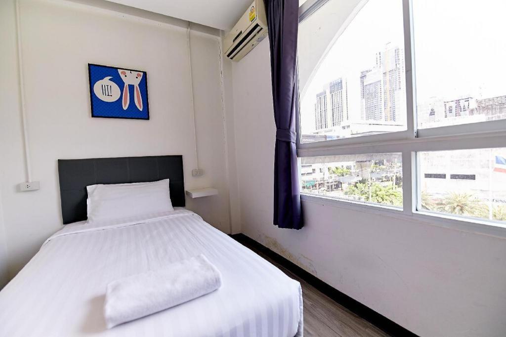The Rabbit'S Hole Hostel Bangkok Esterno foto