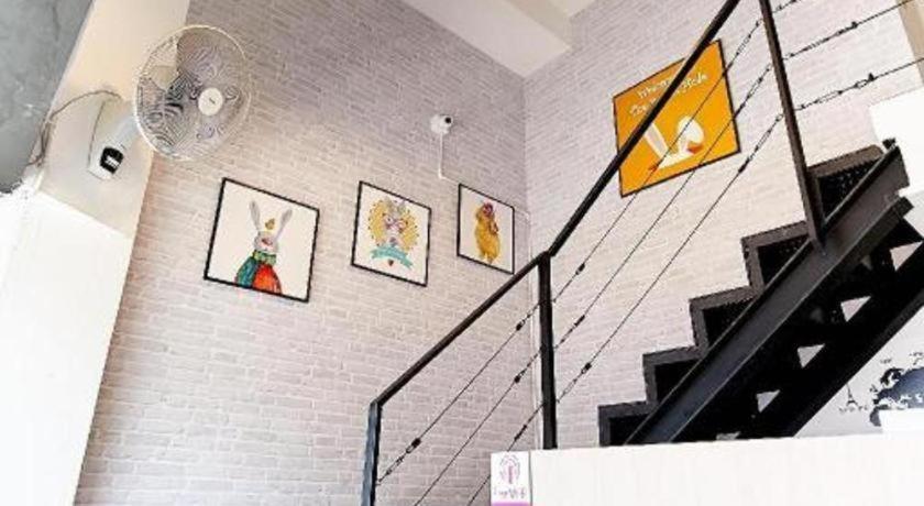 The Rabbit'S Hole Hostel Bangkok Esterno foto