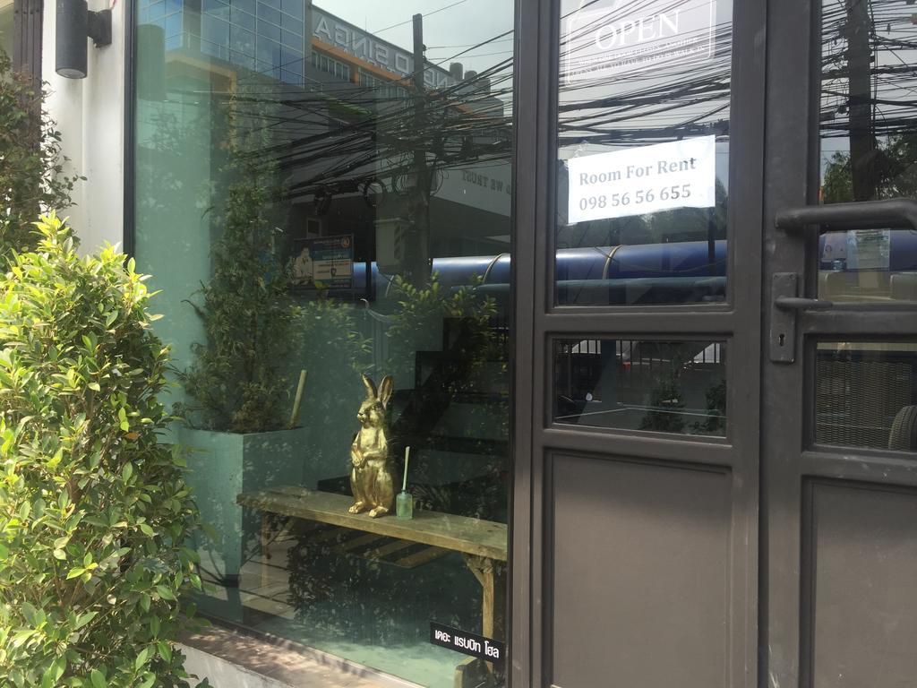 The Rabbit'S Hole Hostel Bangkok Esterno foto