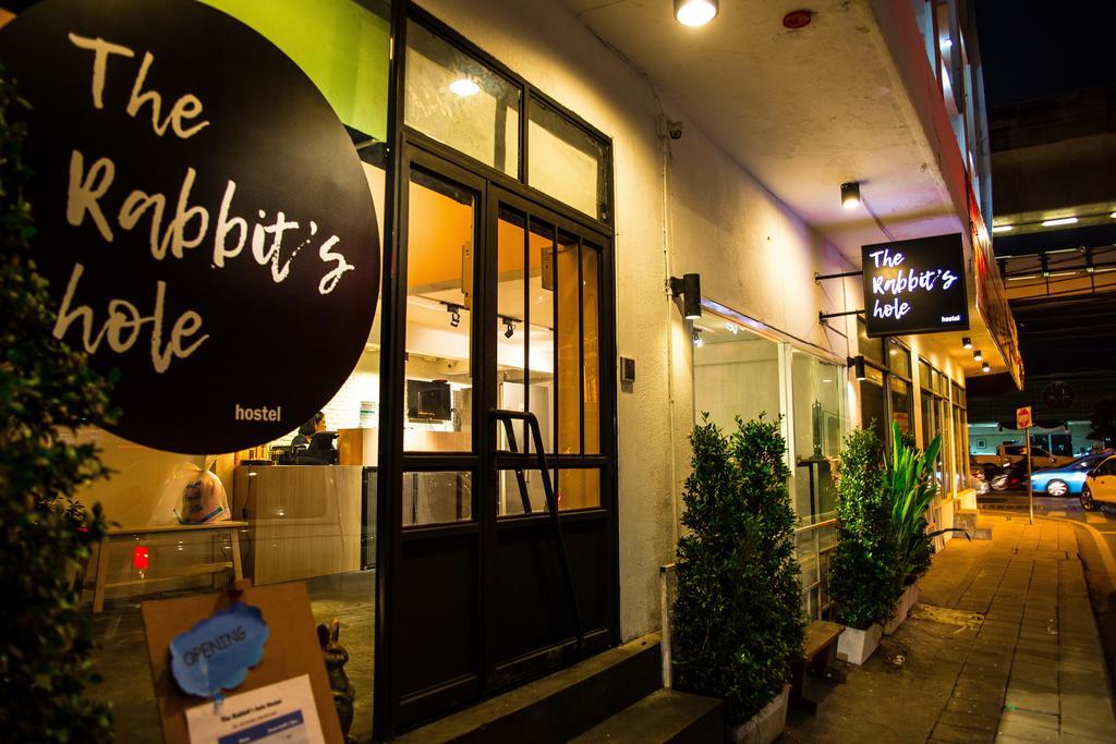 The Rabbit'S Hole Hostel Bangkok Esterno foto
