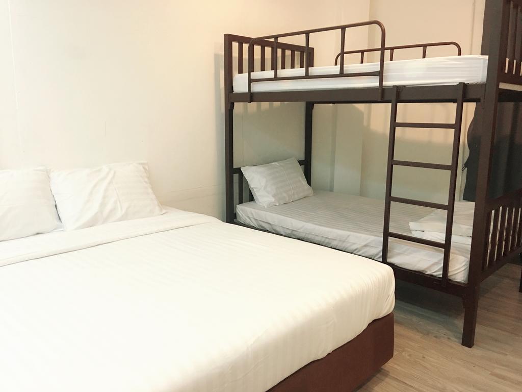 The Rabbit'S Hole Hostel Bangkok Esterno foto